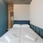 Rent40 Aura 2 Old Town