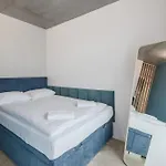 Rent40 Aura 2 Old Town