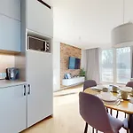 Rent40 Aura 2 Old Town