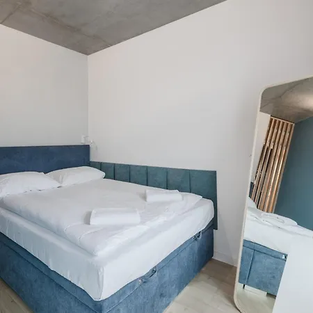 Rent40 Aura 2 Old Town