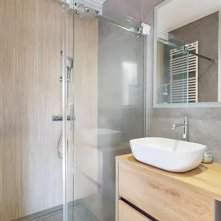 Rent40 Aura 2 Old Town